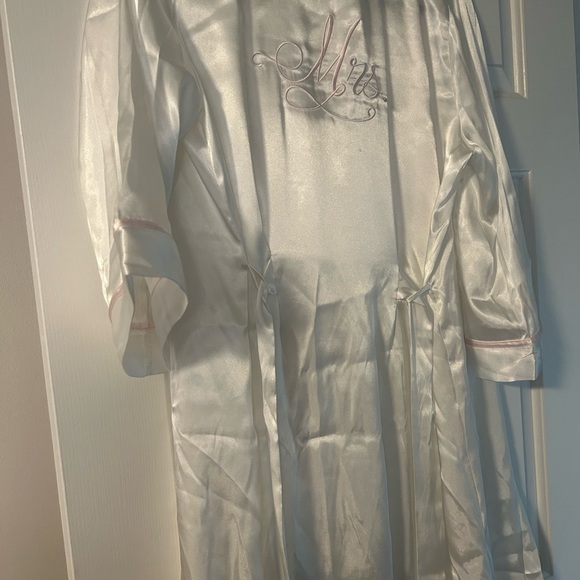 Mrs Satin Robe - Picture 2 of 2